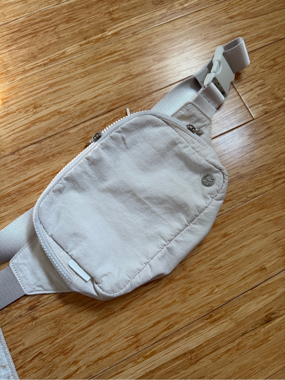 Lululemon everywhere belt bag large 2L in white opal